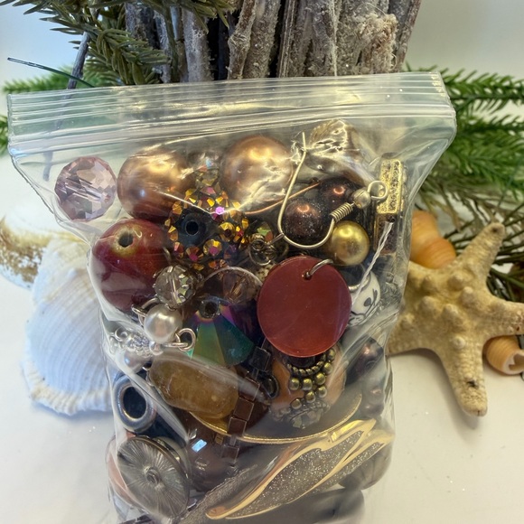 Assorted Bead Soup 🥣 Can You Find the Vintage Gold Lion 🦁 Earring? - Picture 4 of 14